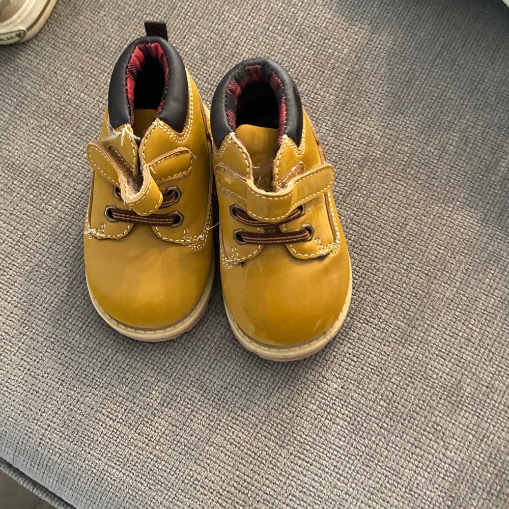 Lot of shoes size 5
